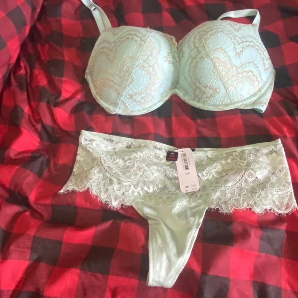la Senza bra and thong set